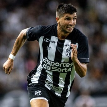 Un futbolista argentino sufrió un fuerte accidente en Brasil: fue embestido junto a su hijo por un colectivo
