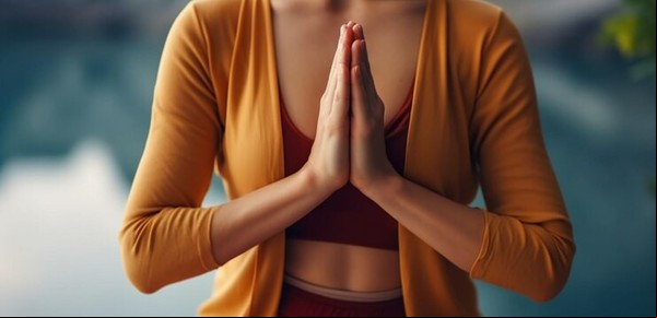 El curioso significado de la palabra ‘namasté’: su origen en el budismo y su relación con el yoga