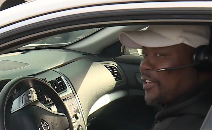 Ese día, el hombre trabajaba conduciendo para Uber. Foto: captura/WVTM-TV.