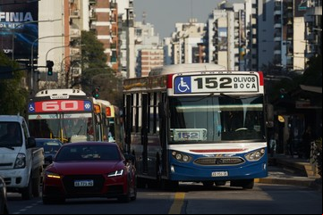 Quieren aumentar un 10% el precio de los viajes en colectivo y subte en la Ciudad: a cuánto se irían