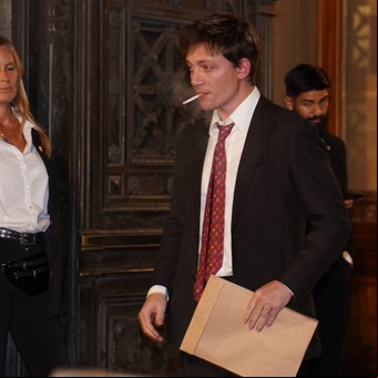 Los espías, la guillotina de Javier Milei y los chats calientes de Mauricio Macri y Santiago Caputo