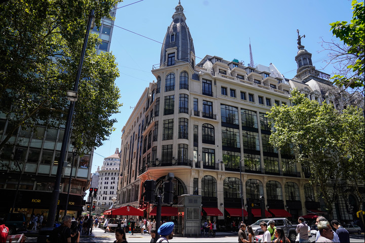 Edificio de la London fue construido hacia 1890 por el arquitecto Edwin Merry. Foto: Maxi Failla - Clarín