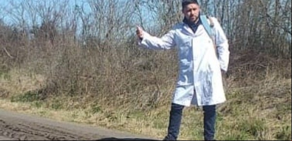 El profe Tito trabaja en 8 escuelas, recorre 2.500 km por semana y no llega a fin de mes: "En el aula soy feliz"