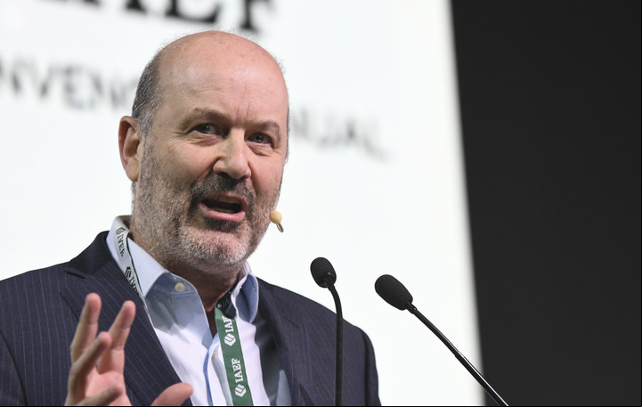 Federico Sturzenegger defendió el cierre de los fondos en sus redes sociales.