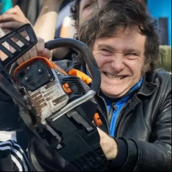 La motosierra pasó por las empresas públicas y redujo su déficit a la mitad