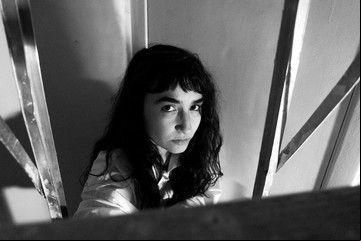 Maca Mona Mu vuelve a la canción cruda y acústica 
