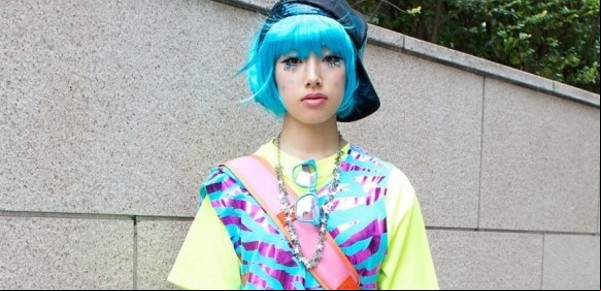 En Japón, McDonald's flexibiliza una medida insólita: trabajar con el pelo azul ya no será un problema
