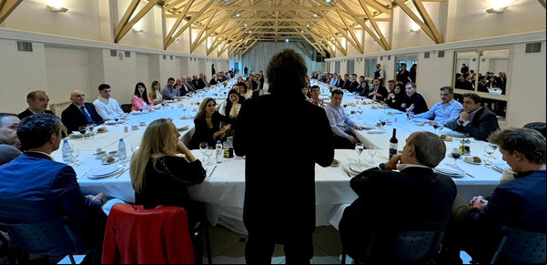 Con un asado "a la romana", Javier Milei celebró con los "héroes" que voltearon la recomposición jubilatoria en Diputados