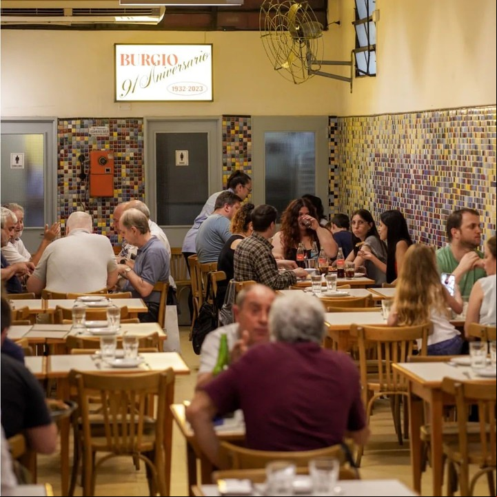 Esta pizzería conserva su estilo vintage. Foto: Instagram @burgiopizzería.