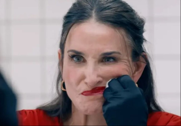 Demi Moore, como una actriz a la que el paso del tiempo le tiende una trampa.