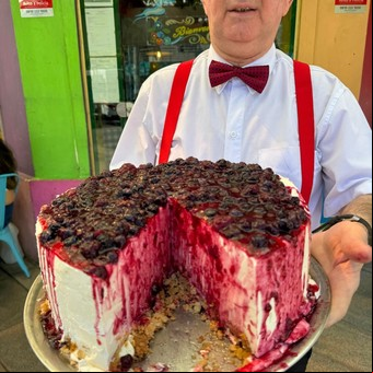 Este bodegón de Escobar se destaca por sus platos gigantes y sus tortas que llegan a pesar 12 kilos