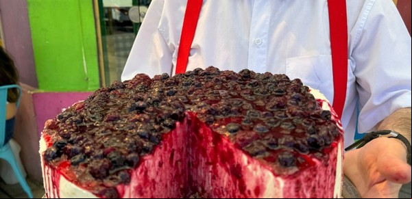 Este bodegón de Escobar se destaca por sus platos gigantes y sus tortas que llegan a pesar 12 kilos