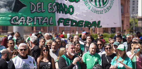 Alertan que por una medida del Gobierno los funcionarios con mayor "motosierra" se beneficiarán con aumentos en sus sueldos