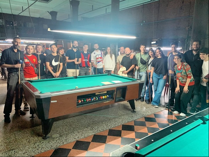 Disfrutá de torneos semanales de pool, metegol, tetris y otros juegos en un bar con más de 100 años de historia. Foto: Instagram @cafesanbernardo.
