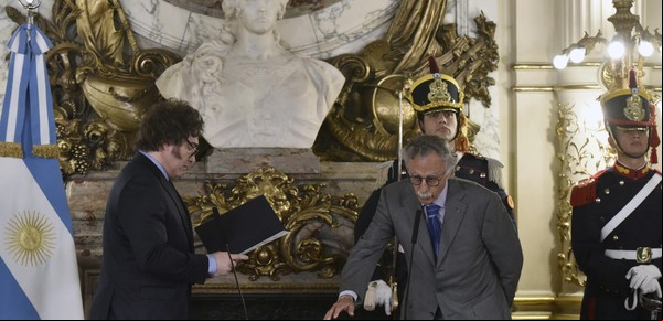 El ministro de Salud Mario Lugones le pidió la renuncia a todo el Consejo de istración del Hospital Garrahan por otorgar un bono de 500 mil pesos, pero igual lo pagarán