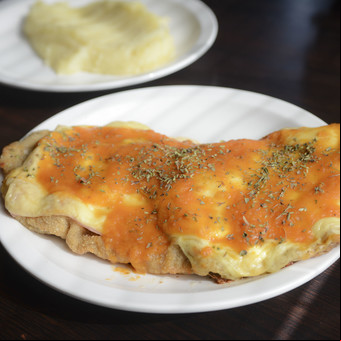 Este bodegón de Villa Crespo es atendido por dos abuelas de más de 80 años: se destacan por sus ñoquis caseros y tortilla rellena de queso