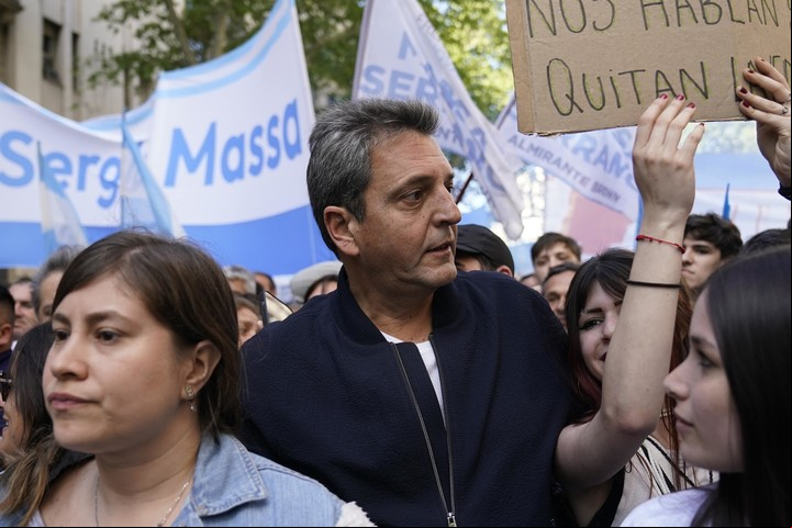 Reapareció Sergio Massa en la marcha de defensa Universidad y Educación Pública. Foto: Fernando de la Orden