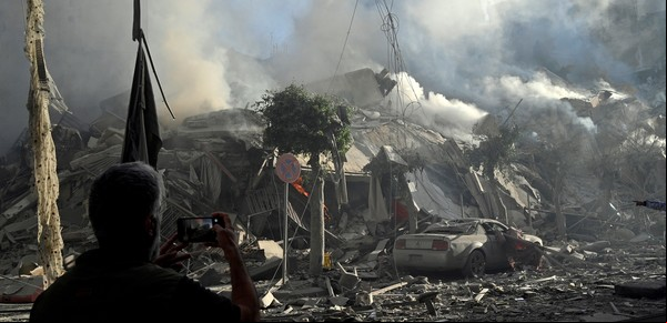 Líbano: Israel ataca el cuartel general de Inteligencia de Hezbollah en Beirut y la población denuncia el uso de fósforo blanco
