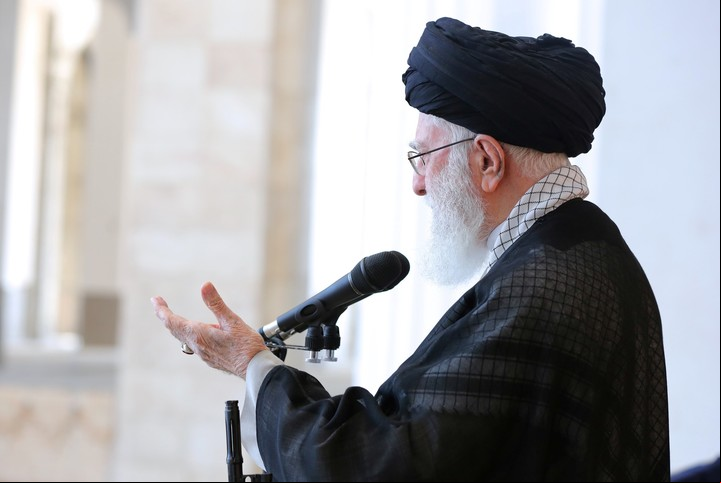 El ayatolá Ali Khamenei en una ceremonia de octubre de 2024, en Irán. Foto EFE
