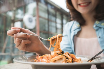 Descubren que un mínimo cambio clave en las comidas logra bajar la mortalidad y revelan la receta