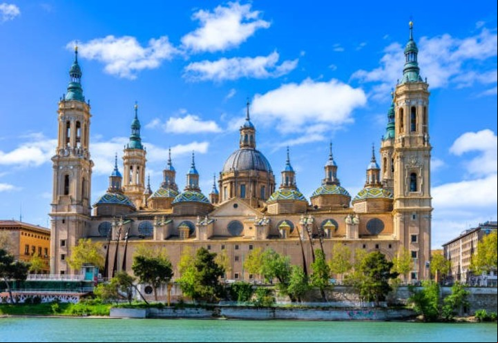 Catedral Basílica del Pilar de Zaragoza en España, donde está la Virgen del Pilar. Foto: iStock.