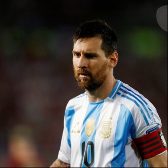 A la Selección le costó hacer pie en Maturín y Messi alzó la voz por el estado del campo de juego: "No se podían dar dos pases seguidos"