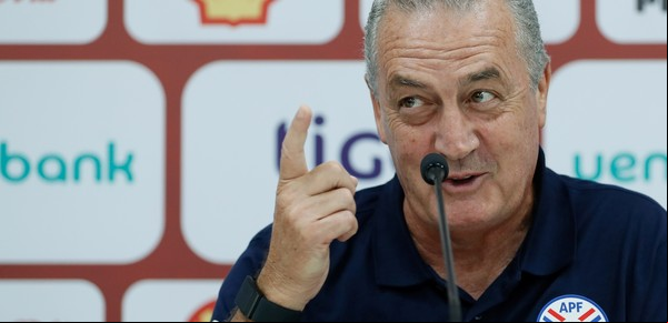Gustavo Alfaro resumió las chances de Paraguay contra la Selección de Scaloni con otra metáfora genial: "Argentina es como la humedad"