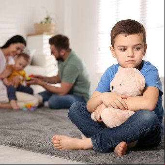 Favoritismo entre hermanos: cómo afecta, de qué manera evitarlo y qué hacer para fomentar la igualdad