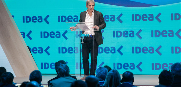 Luis Caputo llamó “delincuentes” a los kirchneristas y anticipó qué tiene que pasar para levantar el cepo