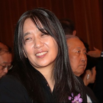 La traductora de la Nobel Han Kang elogia su obra, mientras ella anuncia una nueva novela