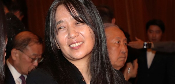 La traductora de la Nobel Han Kang elogia su obra, mientras ella anuncia una nueva novela