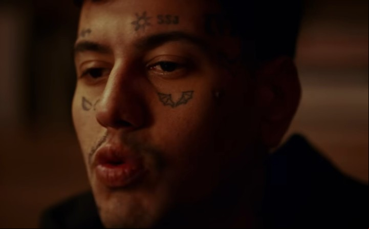 Duki tiene toda la cara tatuada. No es rock, pero es "tatoo". Foto:Captura video