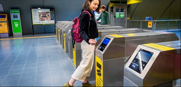 Arranca el pago con QR en el subte: en plena tensión con Mercado Pago, un banco ya tomó la delantera