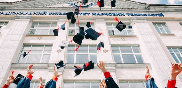 Emigrar con becas: éstas son las oportunidades para argentinos en Europa y Asia, qué requisitos hay que cumplir
