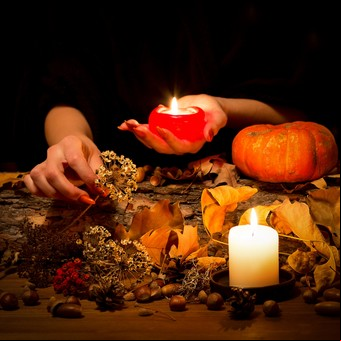 Rituales para hacer en Halloween y la Luna nueva en Escorpio del 1° de noviembre de 2024