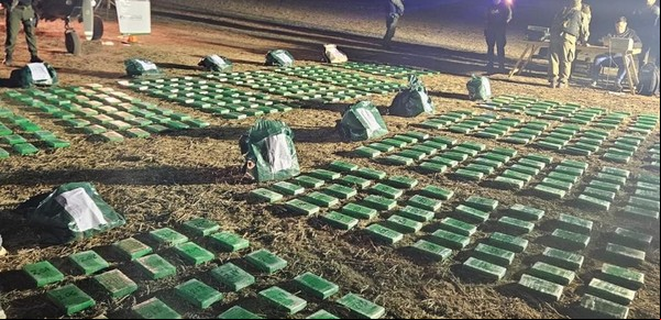 Condenan al piloto militar boliviano que llevaba casi media tonelada de cocaína en una avioneta