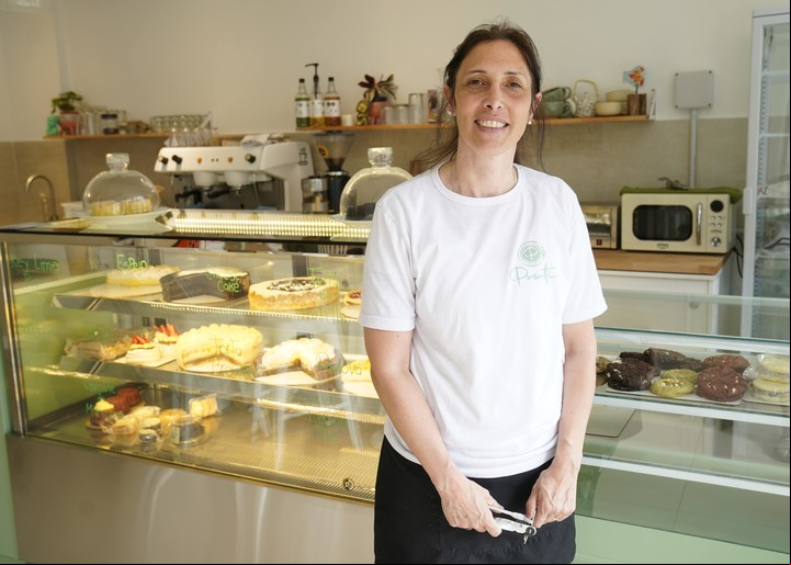 Vanesa Saporiti acaba de abrir una confitería "para darle un aire fresco" a la ciudad. Foto Fernando de la Orden / Enviado especial