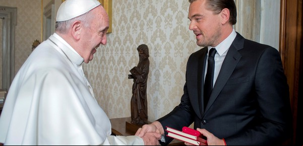 Las 10 estrellas de Hollywood que lloran al papa Francisco: qué le dijo a Leonardo DiCaprio y con quién lo comparó Whoopi Goldberg