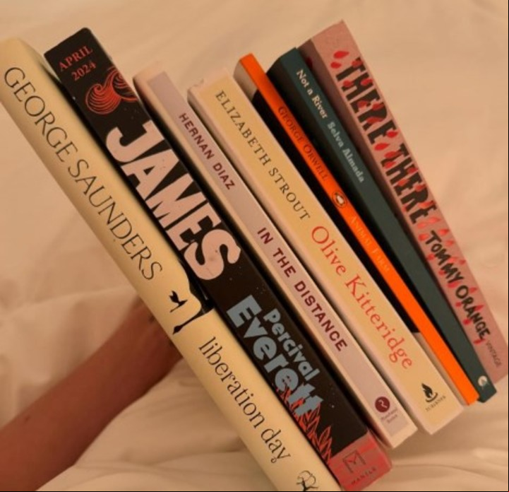 Los libros de Dua Lipa. Foto: IG