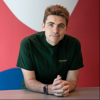 Un neo banco local se alió con Open IA para mejorar su relación con sus s