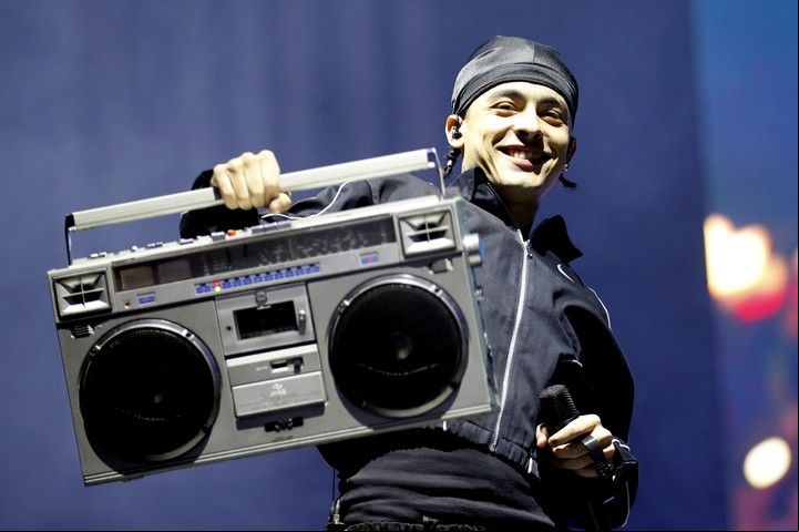 El cantante y rapero argentino Trueno cantará en la gala de los Latin Grammy. Foto: EFE