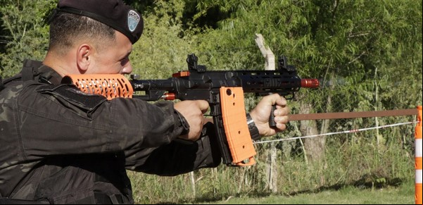 Cómo son y qué daño hacen las armas no letales que ya se usan en el GBA
