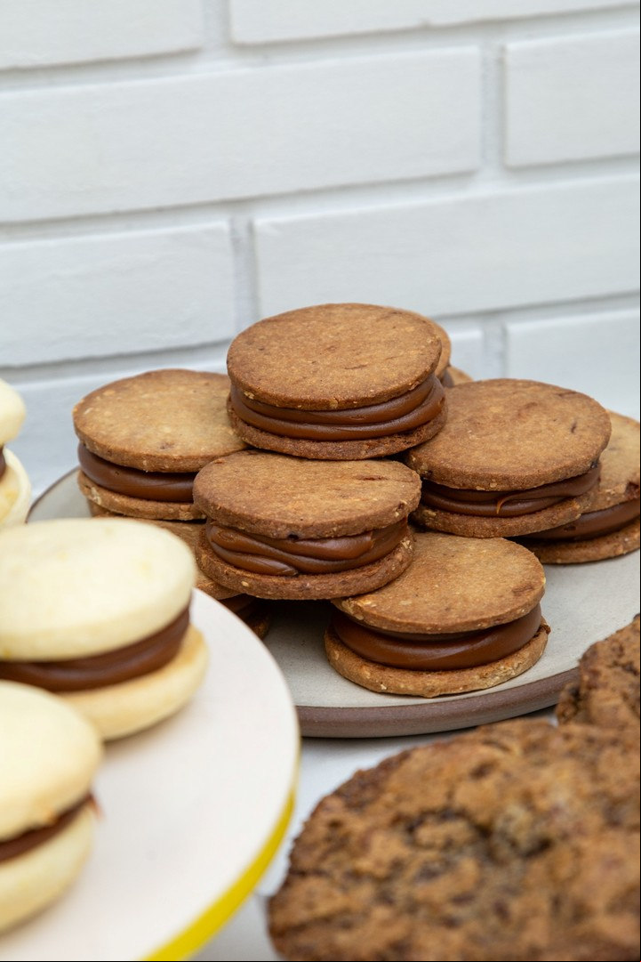 En Narda Comedor hornean alfajores todos los días.