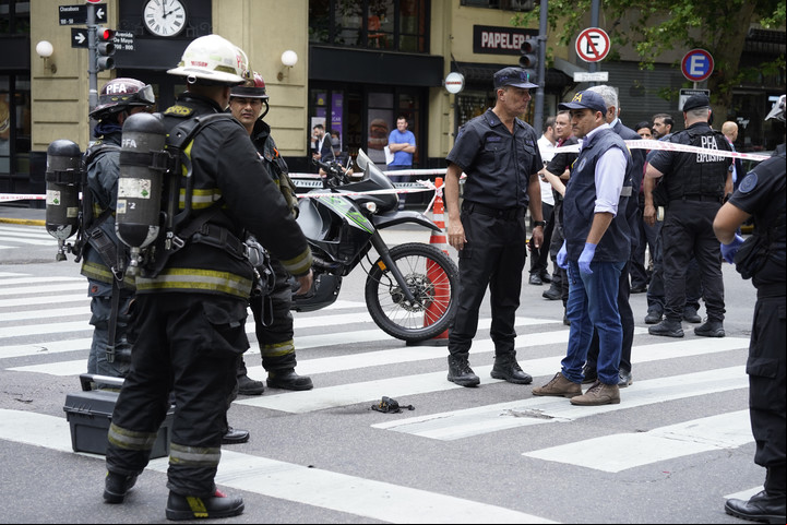 En el lugar se hizo presente el personal de explosiones de la Policía Federal Argentina. Foto Maxi Failla