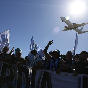 Todo lo que tienen que saber los hinchas de Racing que viajan a Paraguay: el trámite para agilizar en la frontera y la ruleta rusa que podría hacerles perder la final de la Sudamericana