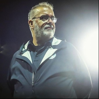 Decidió emigrar por un anuncio en el diario y terminó fundando un club de fútbol en Canadá