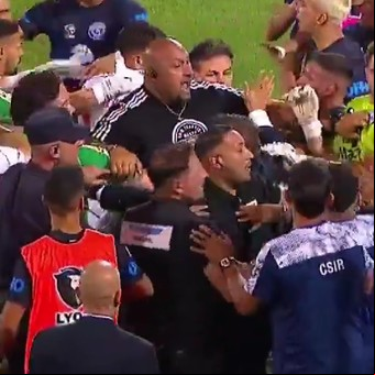 Final con escándalo en Mendoza: los jugadores de River explotaron contra Villa y Pity Martínez fue a "cazarlo" al vestuario