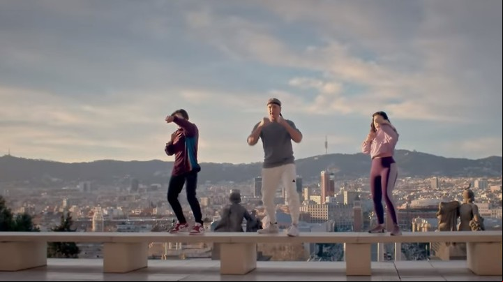 Barcelona es la estrella ahora, con su rumba catalana, el zoom en la arquitectura de Gaudí y las callecitas góticas.