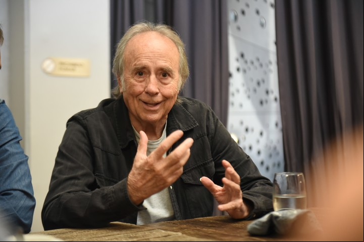 Joan Manuel Serrat dijo en Rosario, que vive la vida “con gratitud, con alegría y también con mala hostia". Foto de prensa