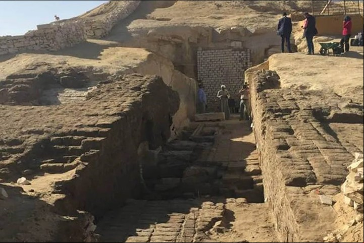 La altura original del edificio pudo haber sido de 18 metros, similar a la del Templo de Luxor (Ministerio de Antiquites).